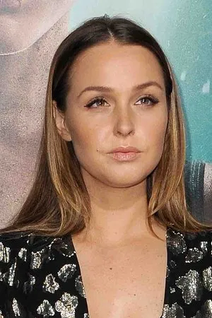 Камилла Ладдингтон в роли Джо